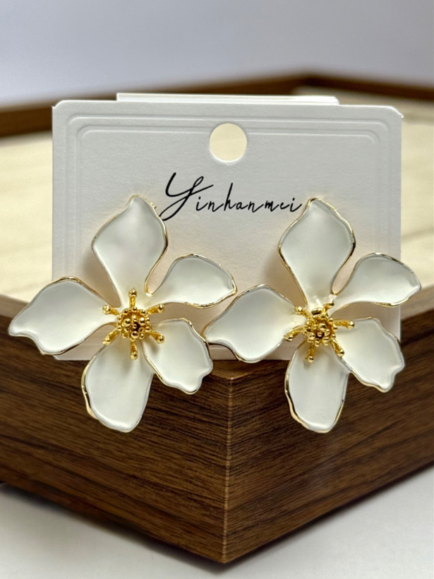 گوشواره میناکاری طلایی سفید